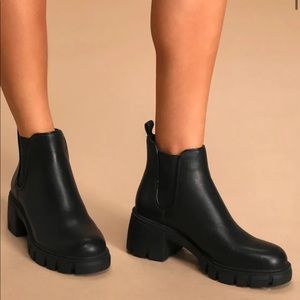 Steve Madden Chelsea Boots!